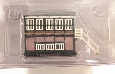 Lot 11 - MODEL RAILWAY - GRAHAM FARISH N GAUGE CAPITAL CONNECTION TRAIN PACK