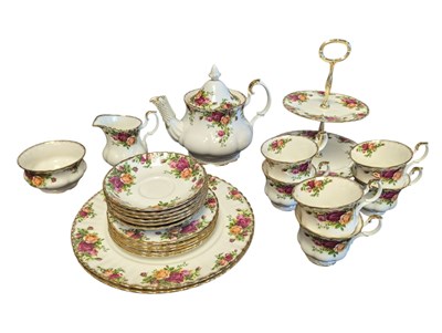 Lot 190 - VINTAGE ROYAL ALBERT OLD COUNTRY ROSES TEA SERVICE