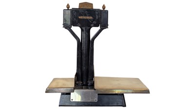 Lot 293 - W & T AVERY SHOP HABERDASHERY GROCERY SCALES