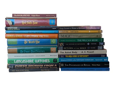 Lot 295 - COLLECTION OF LATE 20TH CENTURY VINTAGE WITCHCRAFT, MAGIC & WICCA BOOKS