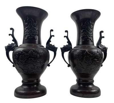 Lot 124 - PAIR OF 19TH CENTURY JAPANESE BRONZE VASES 19世纪日本`铜花瓶一对