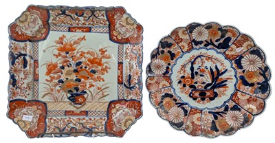 Lot 143 - TWO 19TH CENTURY JAPANESE IMARI CERAMIC CHARGER PLATES 十九世纪日本依万里盘子两件