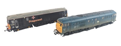 Lot 378 - MODEL RAILWAY - X2 HORNBY OO GAUGE LOCOMOTIVES