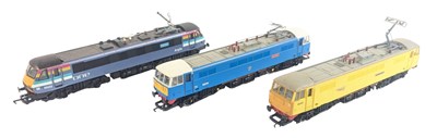 Lot 312 - MODEL RAILWAY - X3 HORNBY OO GAUGE LOCOMOTIVES