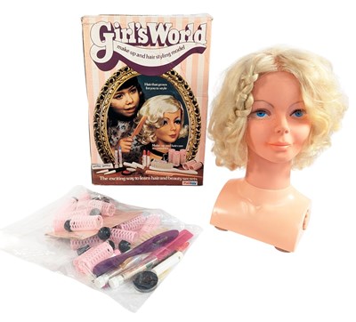 Lot 629 - GIRLS WORLD - PALITOY - ORIGINAL BOXED SET