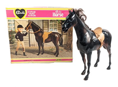 Lot 717 - SINDY - VINTAGE PEDIGREE SINDYS HORSE PLAYSET