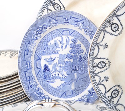 Lot 7 - COLLECTION OF VINTAGE WEDGWOOD SEMI-PORCELAIN DINNERWARE