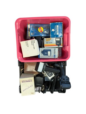Lot 442a - COLLECTION OF ASSORTED CAMERA FLASHES & ACCESSORIES