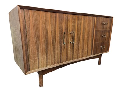 Lot 577 - VANSON FURNITURE - MID CENTURY 1960S VANSON CHEVRON SIDEBOARD