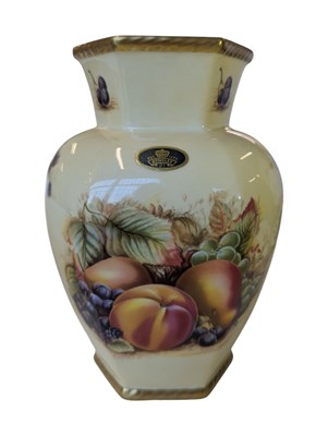 Lot 202 - 20TH CENTURY AYNSLEY BONE CHINA ORCHARD GOLD VASE