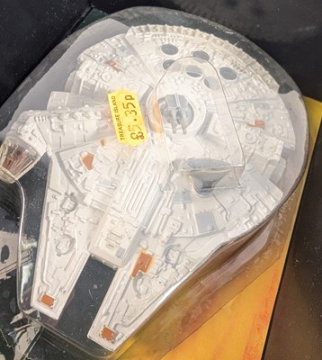 Lot 779 - STAR WARS - ORIGINAL VINTAGE CARDED MILLENNIUM FALCON DIECAST