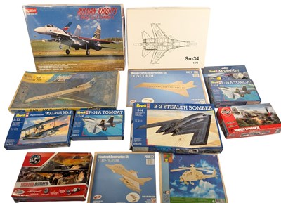 Lot 454 - MODEL KITS - COLLECTION OF PLASTIC MODEL KITS OF AVIATION INTEREST