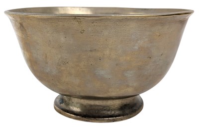 Lot 118 - LARGE FOOTED TIBETAN / HIMALAYAN / INDIAN BRASS SINGING BOWL 诵经钵