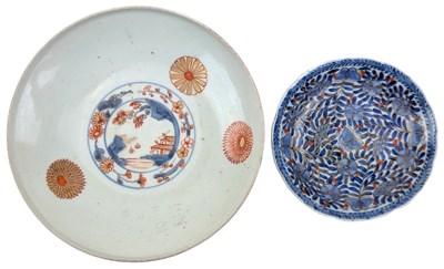 Lot 208 - TWO 19TH/20TH CENTURY JAPANESE PORCELAIN DISHES