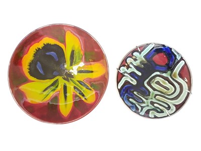 Lot 53 - POOLE POTTERY - TWO LATE 20TH CENTURY CERAMIC CHARGERS / PLATES