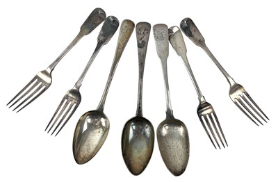 Lot 13 - GEORGE III HALLMARKED SILVER DINNER FORKS & SERVING SPOONS