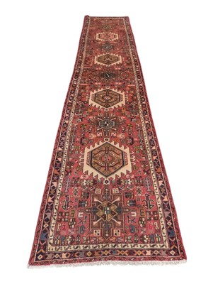 Lot 861 - VINTAGE 20TH CENTURY NORTH WEST PERSIAN HERIZ RUNNER RUG