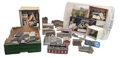 Lot 460 - MODEL RAILWAY - COLLECTION OF N GAUGE TRACKSIDE BUILDING & ACCESSORIES