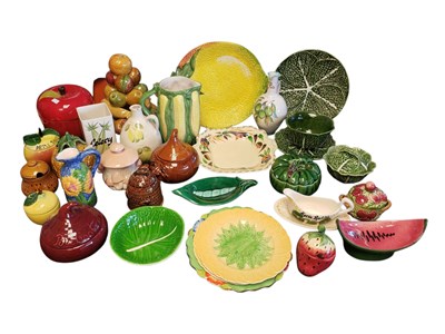 Lot 71 - LARGE COLLECTION OF 20TH CENTURY VINTAGE NOVELTY CERAMIC TABLEWARE