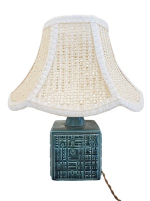 Lot 83 - POOLE POTTERY - LATE 20TH CENTURY TABLE LAMP W/ PIERCED WOVEN SHADE