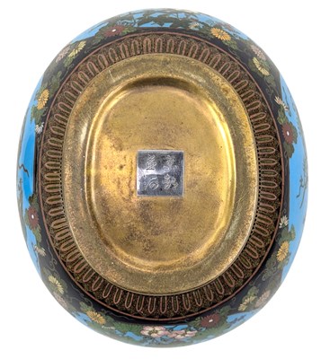 Lot 99 - ATT NAMIKAWA YASUYUKI - A JAPANESE MEIJI CLOISONNE ENAMEL LIDDED JAR 京读並河 款铜胎掐丝珐琅盖罐