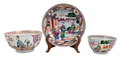 Lot 34 - THREE 18TH CENTURY CHINESE EXPORT FAMILLE ROSE PORCELAIN BOWLS