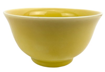 Lot 11 - CHINESE MING MARKED BUT LATER IMPERIAL YELLOW GLAZED PORCELAIN BOWL 成化款 黄釉茶盌