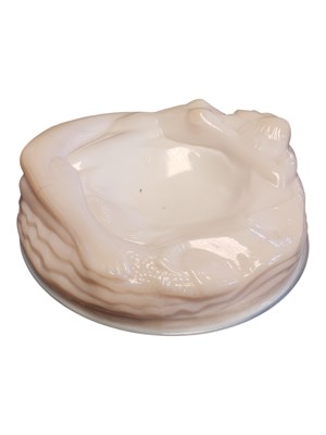 Lot 327 - 20TH CENTURY VINTAGE MILK GLASS / MARBLE ASHTRAY