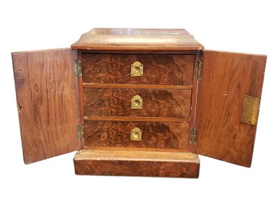 Lot 334 - 20TH CENTURY VINTAGE WALNUT TABLETOP CABINET CHEST OF DRAWERS