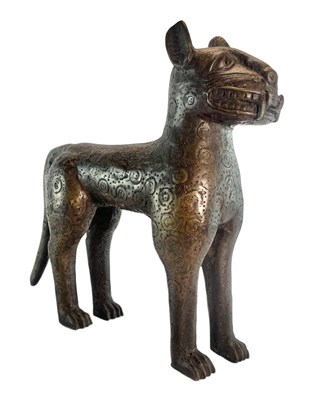 Lot 59 - BENIN WEST AFRICA 20TH CENTURY BRONZE OF A LEOPARD