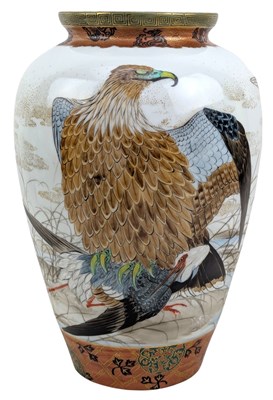 Lot 161 - 19TH CENTURY JAPANESE MEIJI PERIOD PORCELAIN VASE BY KAWAMOTO MASUKICHI 明治 ‘川本桝吉製’ 彩绘瓶