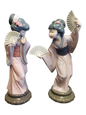 Lot 87 - LLADRO - TWO LATE 20TH CENTURY PORCELAIN GEISHA LADY FIGURES