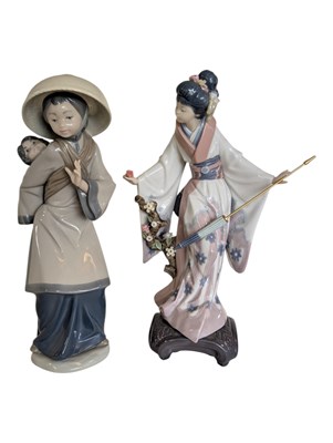 Lot 90 - LLADRO - TWO LATE 20TH CENTURY PORCELAIN FIGURES