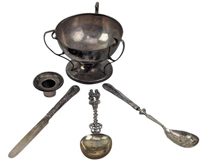 Lot 39 - VICTORIAN HALLMARKED SILVER KNIFE & AN EDWARD VII SILVER THREE HANDLED BOWL