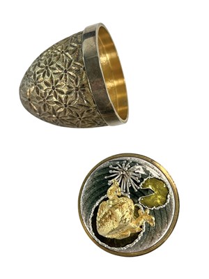 Lot 7 - STUART DEVLIN SILVER GILT 1978 SURPRISE EGG WITH FROG AND SPLASH