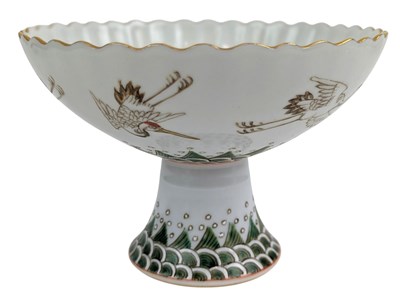 Lot 8 - CHINESE FAMILLE ROSE 'CRANE' STEM DISH / ALTAR PLATE 粉彩百条云鹤纹供盌