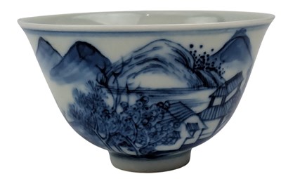 Lot 42 - CHINESE BLUE & WHITE LANDSCAPE TEACUP 乾隆款 青花山水茶杯