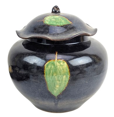 Lot 44 - JIZHOU WARE BLACK GLAZED LIDDED VASE WITH GREEN LEAF MOTIF 吉州窑叶纹盖罐