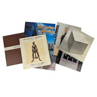 Lot 136 - A VARIETY OF BOOKS ON SCULPTURE AND ART - TO INCLUDE FRANCESCO MESSINA AND EILEEN GREY ETC