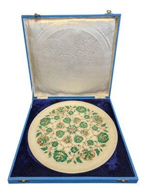 Lot 342 - 20TH CENTURY VINTAGE INDIAN ALABASTER & MALACHITE INLAID TABLETOP