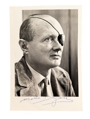 Lot 109 - WORLD LEADERS - MOSHE DAYAN (D.1981) - ISRAELI LEADER SIGNED PHOTO
