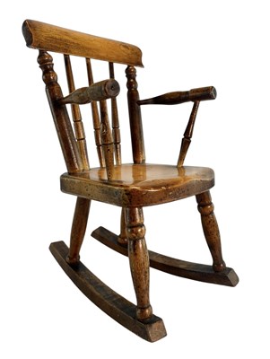 Lot 49 - LATE 19TH / EARLY 20TH CENTURY ELM WOOD APPRENTICE PIECE WINDSOR ROCKING CHAIR