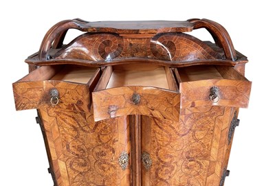 Lot 450 - SOUTH GERMAN EARLY 18TH CENTURY BAROQUE WALNUT & MARQUETRY ESCRITOIRE