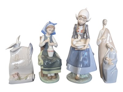 Lot 129 - FOUR LATE 20TH CENTURY LLADRO PORCELAIN FIGURES