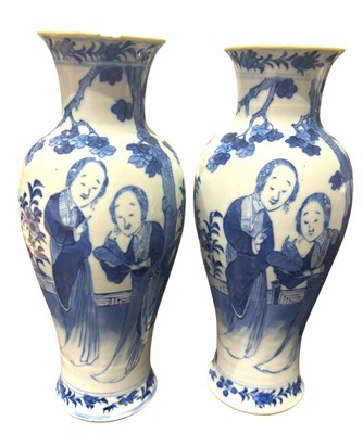 Lot 10 - PAIR OF 19TH CENTURY CHINESE BLUE & WHITE 'FIGURINE' VASES 清 青花人物瓶一对