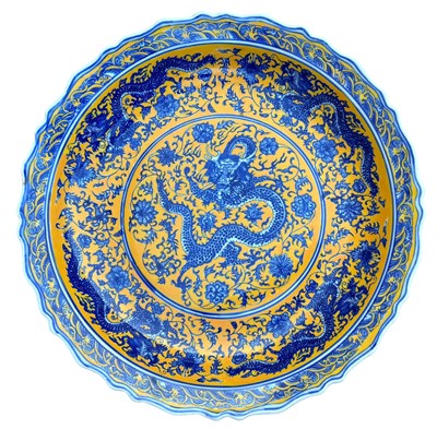 Lot 168 - LARGE IMPERIAL YELLOW & UNDERGLAZED BLUE 'NINE DRAGON' PORCELAIN CHARGER