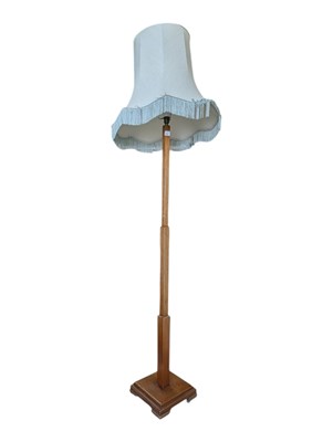 Lot 655 - ART DECO 1930S OAK STANDARD LAMP