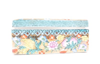 Lot 17 - VINTAGE 20TH CENTURY CHINESE PORCELAIN LIDDED BOX
