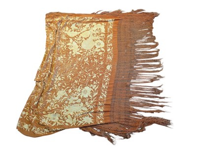 Lot 378 - LARGE EARLY 20TH CENTURY VINTAGE CHINESE PIANO SHAWL