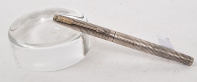 Lot 215 - PARKER - VINTAGE 1960S STERLING SILVER FOUNTAIN PEN